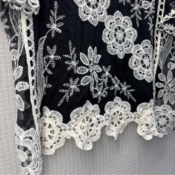 Sapphire Embroidered Crochet Women’s Floral Blouse Tunic Boho Black White Size S - Picture 6 of 9